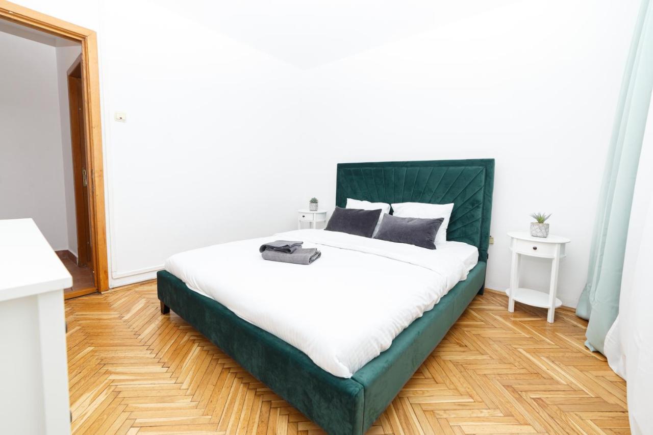 Appartamento Color Ap Calea Victoriei 12C Bucarest Esterno foto